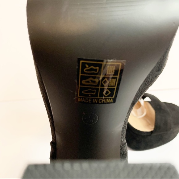 Nasty Gal Chunky Heel Velvet Finish Tie Up Shoe Size 9 Black - Picture 9 of 12